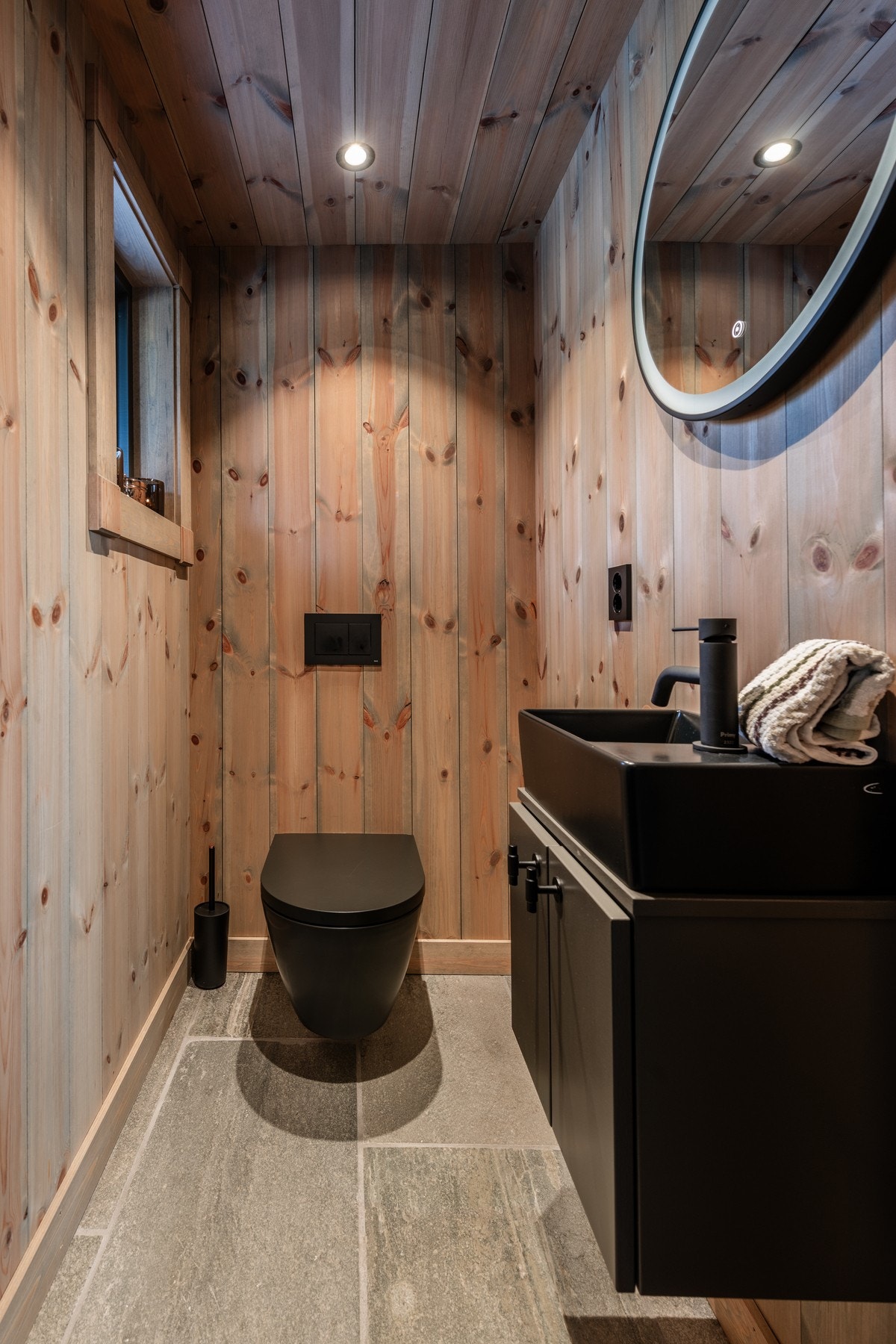 Toalettrom i hovedetasjen