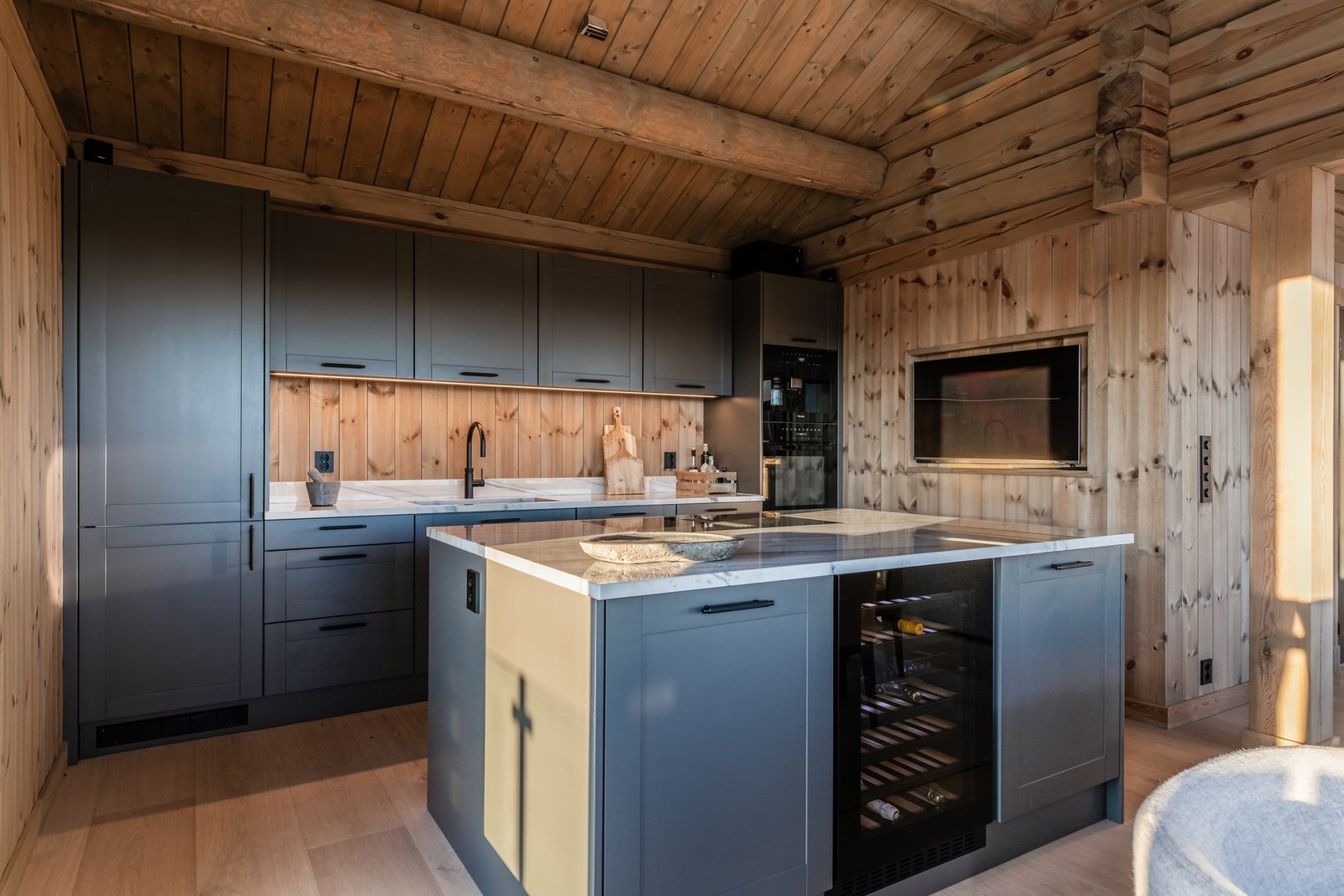 Nydelig og praktisk kjøkken fra Fjellmøbler Galleribilde