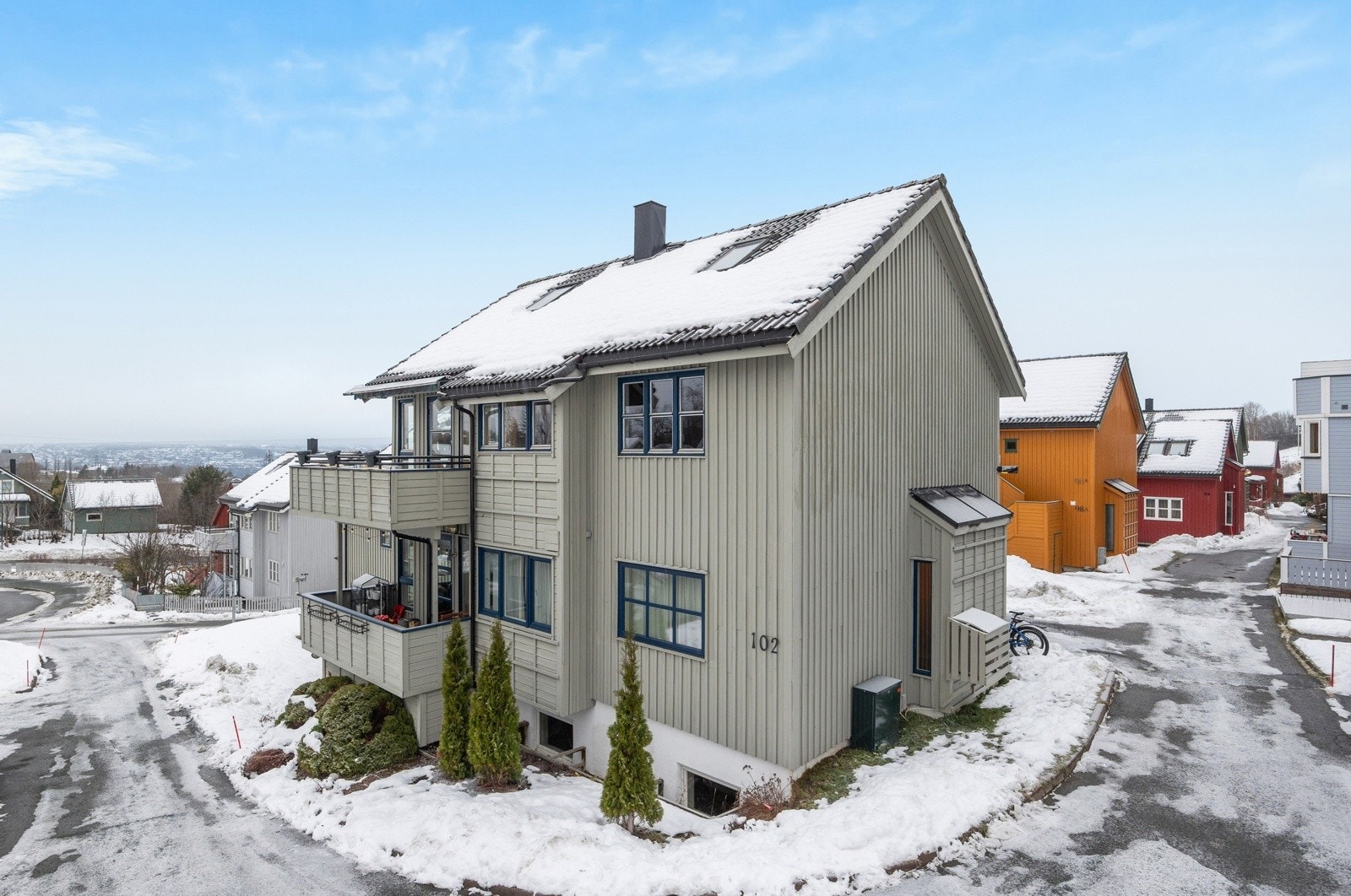 Proaktiv Eiendomsmegling ved Tore Resell har gleden av å presentere Edgar B. Schieldrops veg 102B! Galleribilde