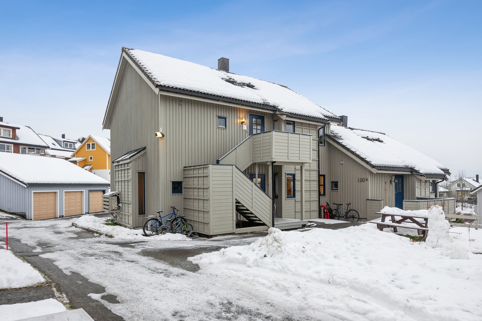 Boligen ligger i et rolig og familievennlig område på Nedre Steinan. Galleribilde