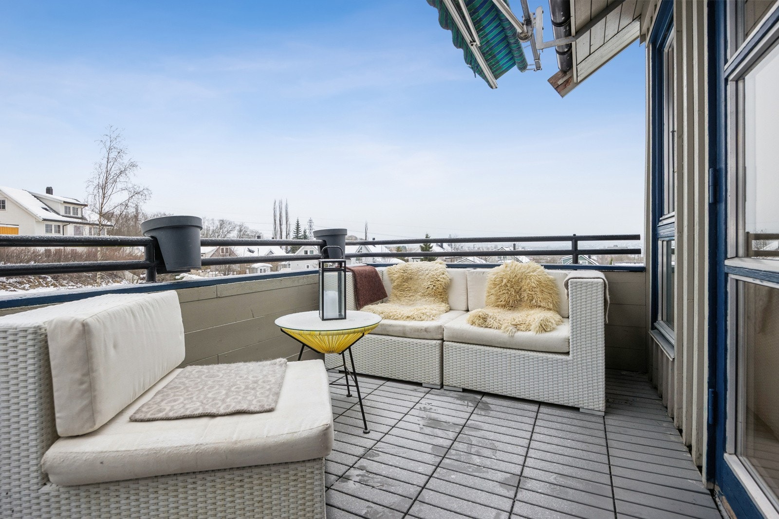 Leiligheten har en rekke attraktive kvaliteter som en solrik balkong, vakker utsikt, store vindusflater, god planløsning og rikelig med oppbevaringsplass. Galleribilde