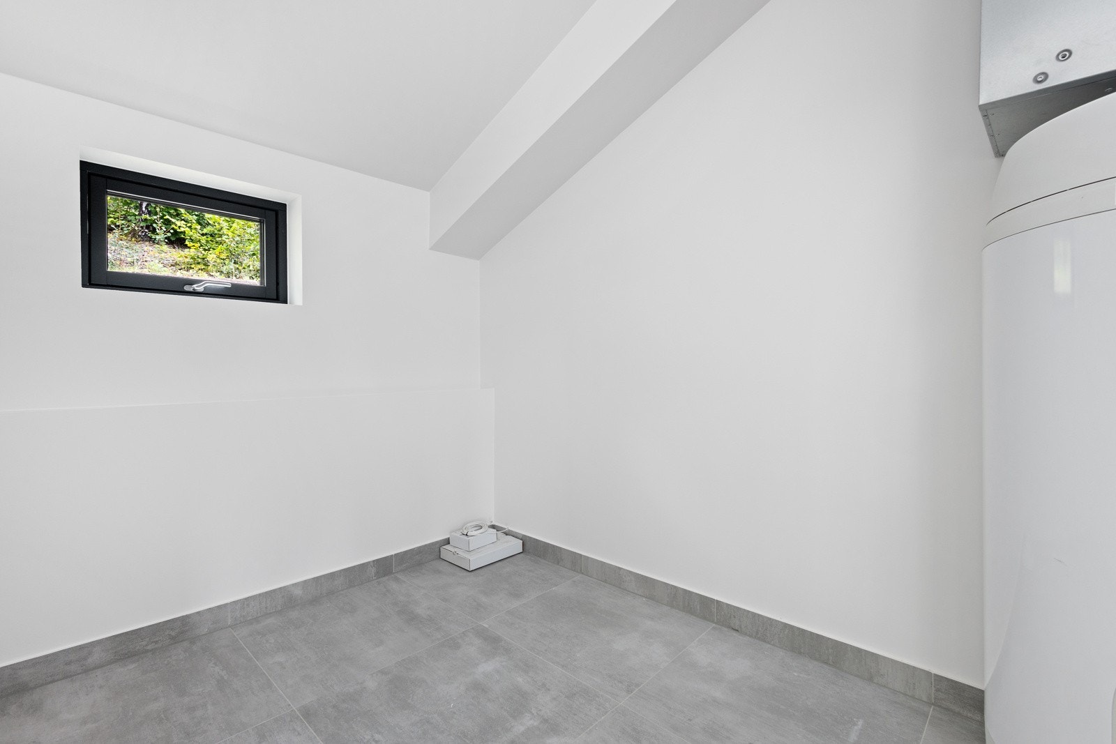 God oppbevaringslass i bod. Galleribilde