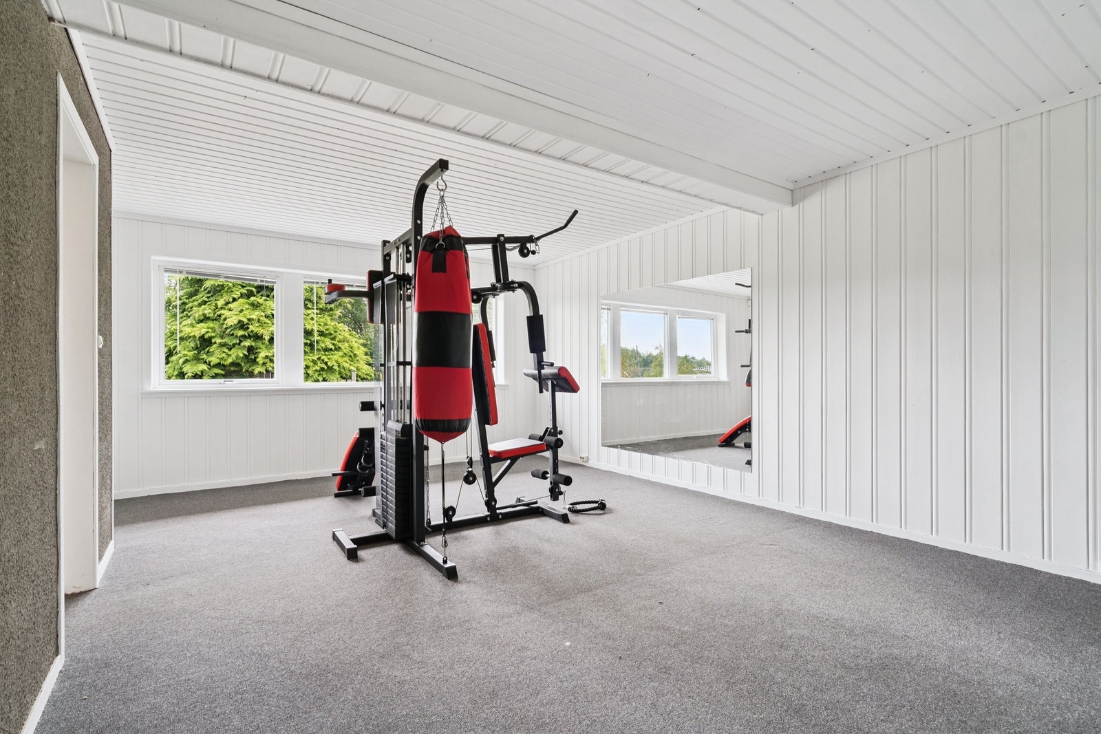 Treningstue - romslig layout og naturlig lys Galleribilde