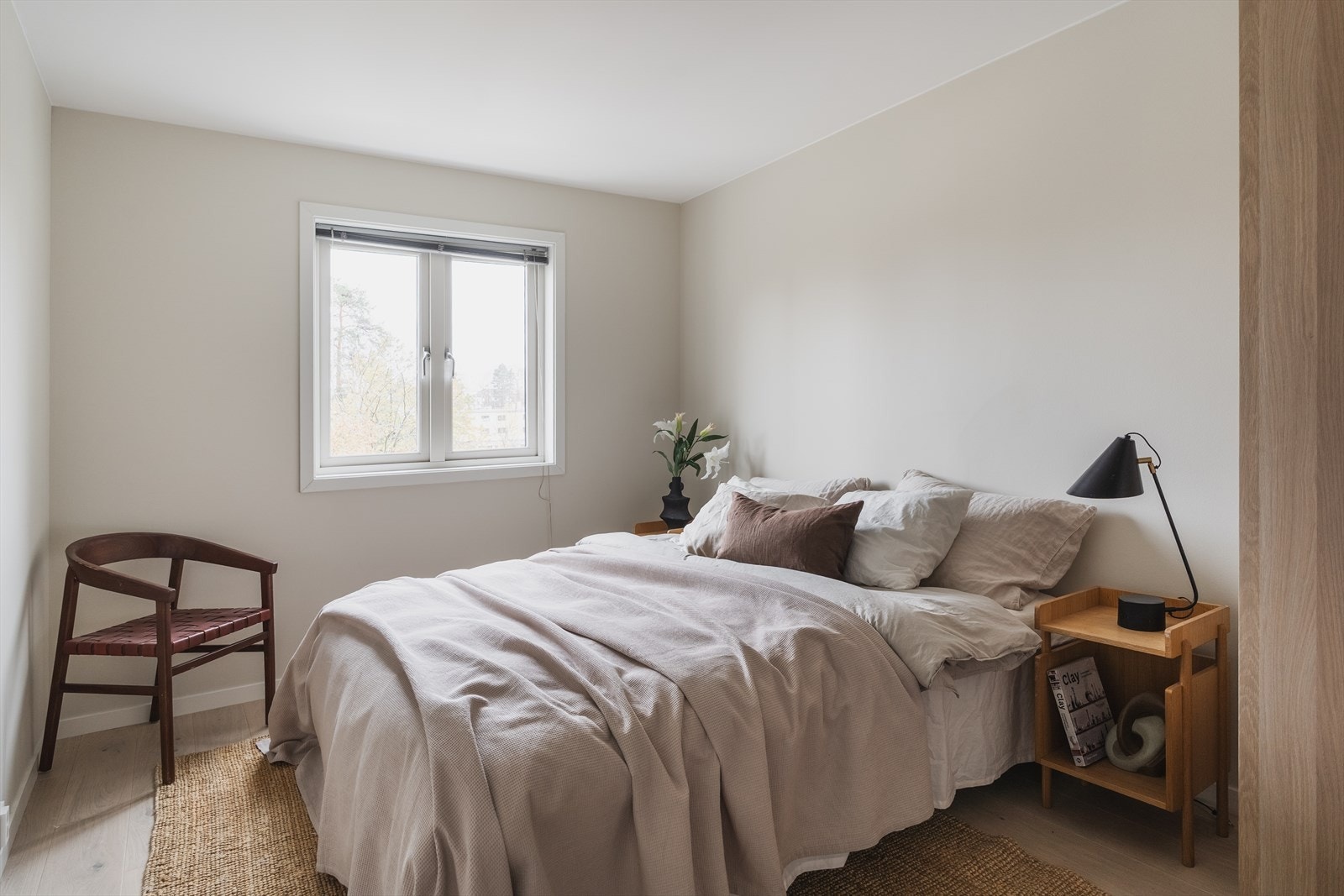 Leiligheten har to romslige soverom Galleribilde