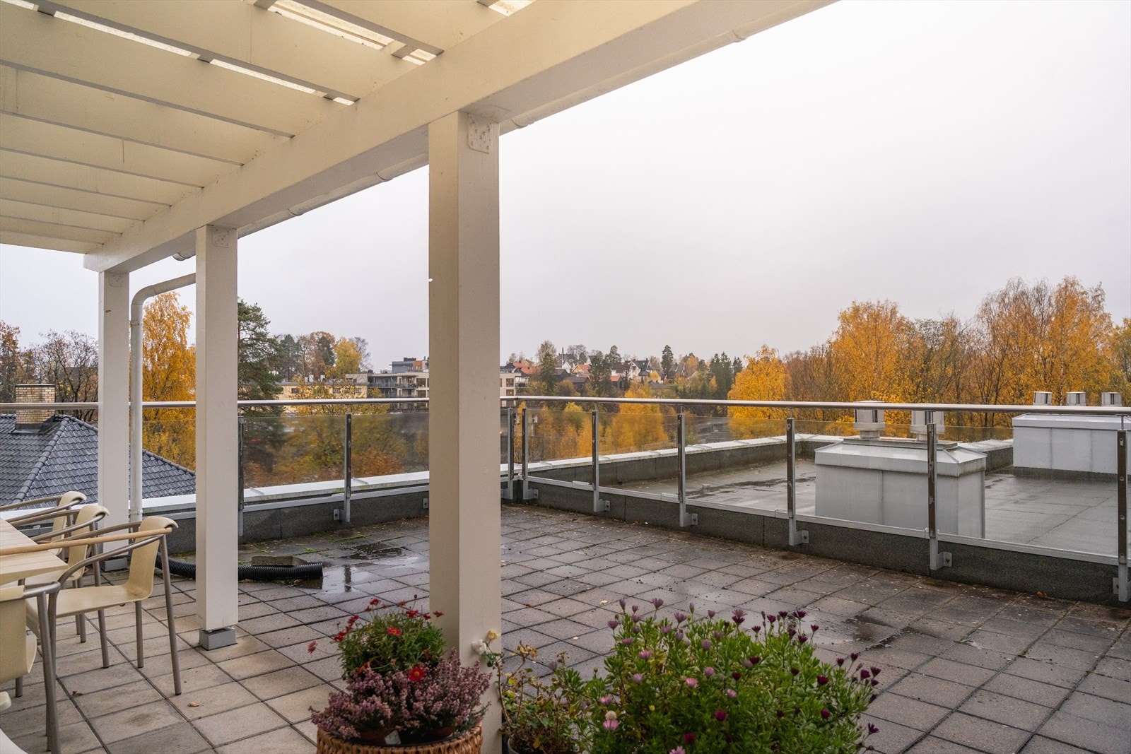 Felles takterrasse med pergola Galleribilde