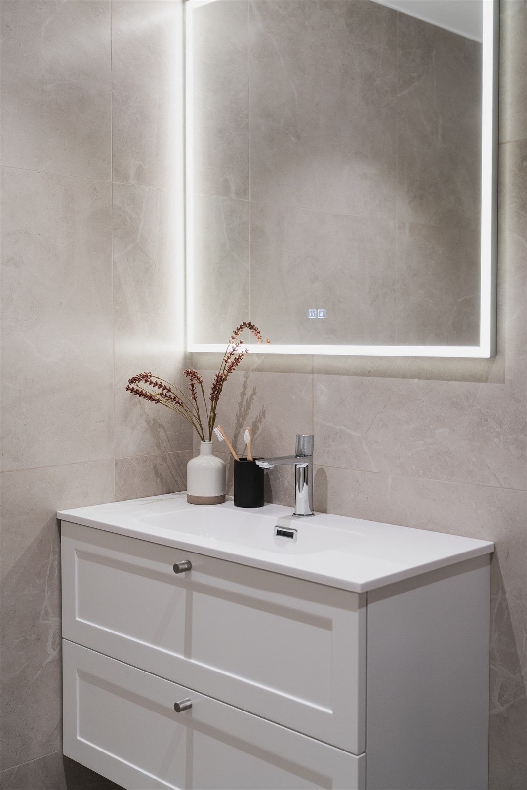 Speil med innebygget lys gir et eksklusivt uttrykk Galleribilde