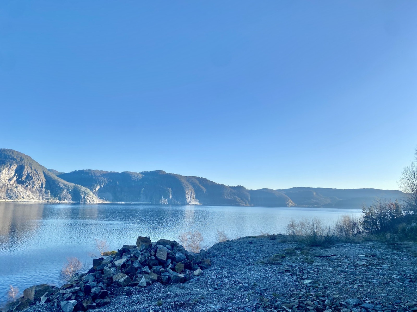 Fantastisk utsikt. Her utsikt mot Sira Galleribilde