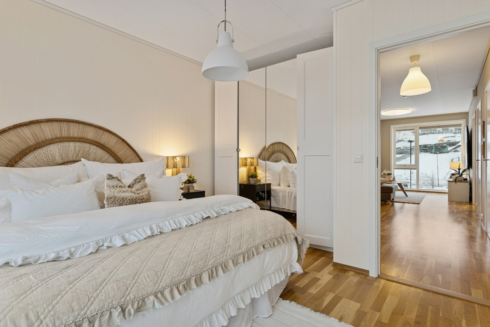 Praktisk garderobeskap sørger for gode oppbevaringsmuligheter Galleribilde