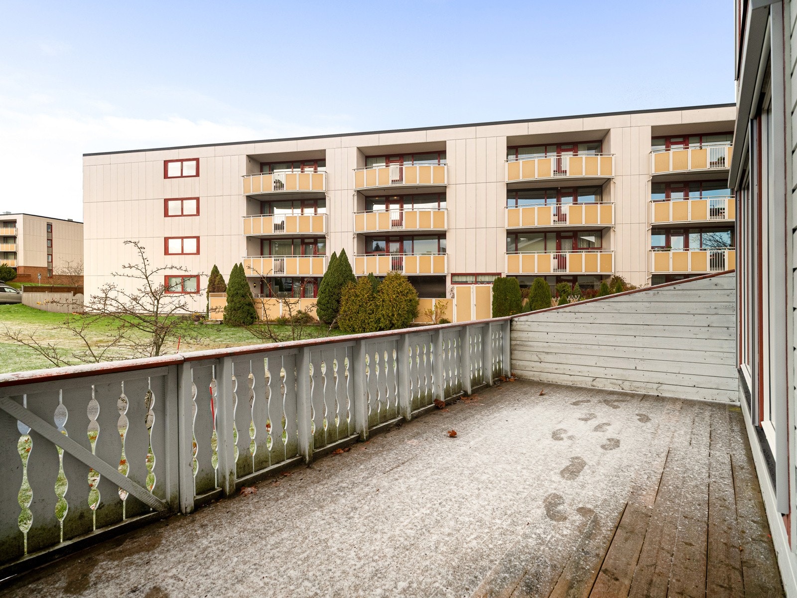 Her har man god plass til ønsket utemøblement. Galleribilde