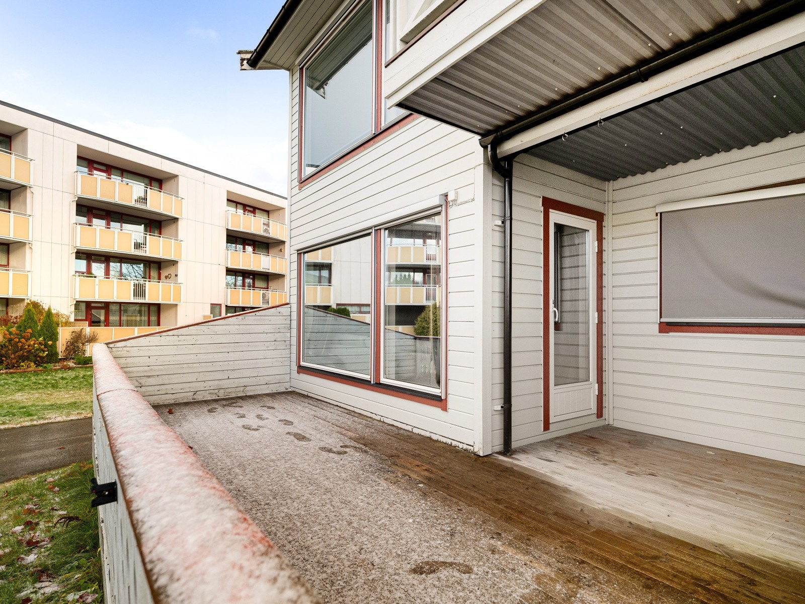 Terrassen er vestvendt med gode solforhold på ettermiddag og kveld. Galleribilde