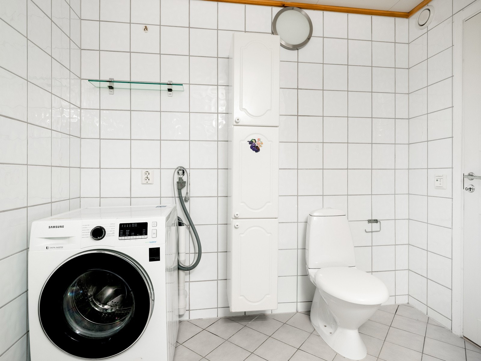 Badet er også utstyrt med opplegg for vaskemaskin. Galleribilde