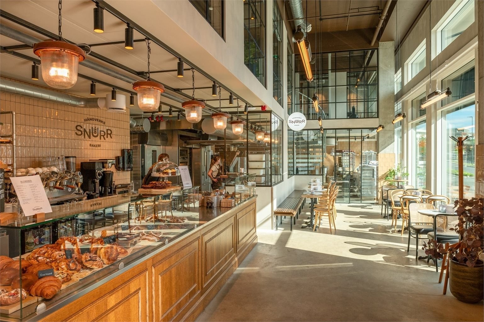 En heistur ned og noen få meter bort i gata har Trondheim mest populære bakeri, Snurr, åpnet Galleribilde