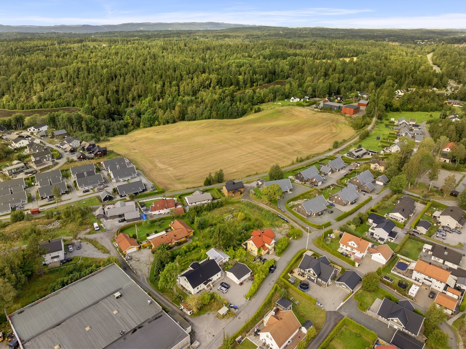 Området består hovedsakelig av eneboliger og tomannsboliger. Galleribilde