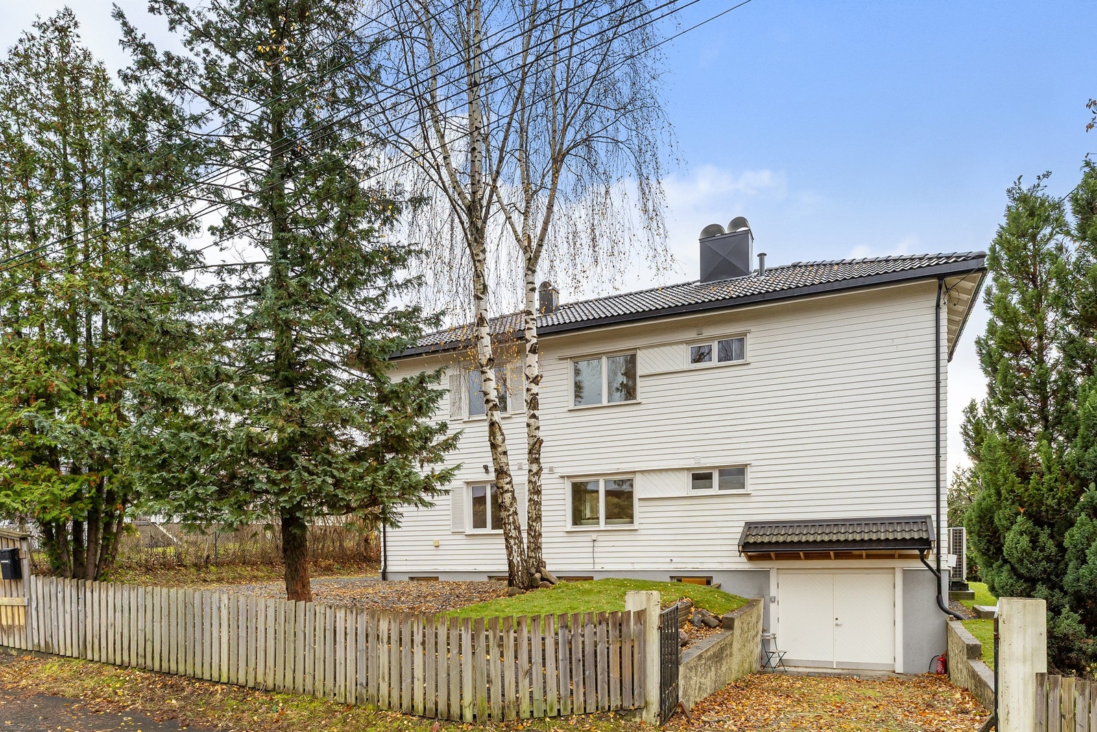 Stor, hel tomannsbolig. Galleribilde