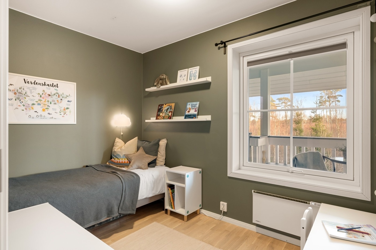 Soverom II malt i en dus og tidsriktig farge. Galleribilde