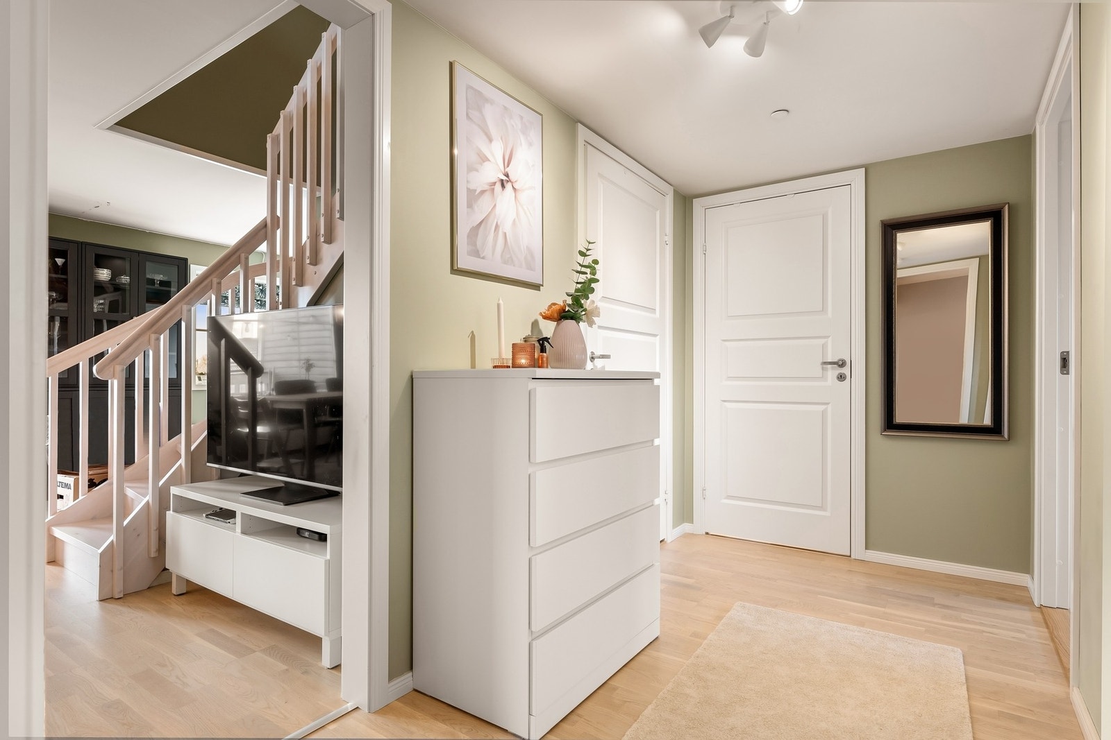 Tretrapp opp til loftsetasjen. Galleribilde