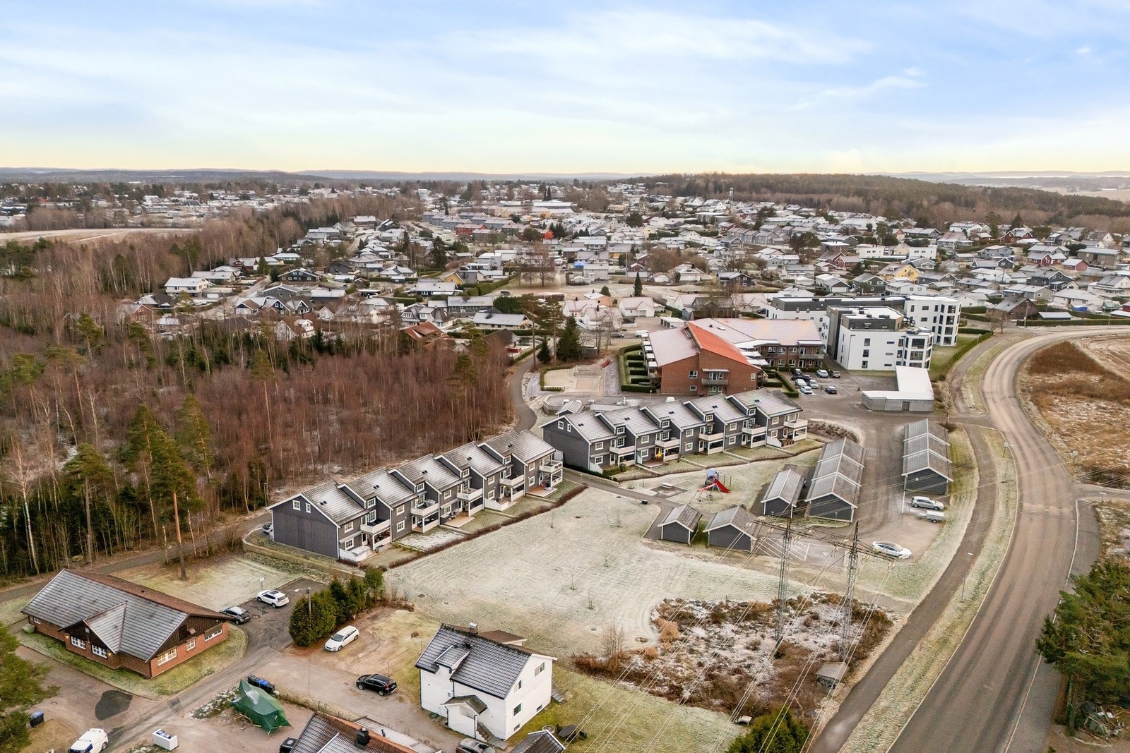 Det er felles tomt for sameiet som er pent opparbeidet. Galleribilde