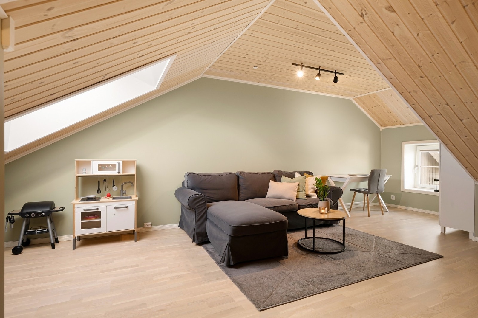 Med en ekstra stue kan man enkelt trekke seg tilbake i en hektisk hverdag. Galleribilde