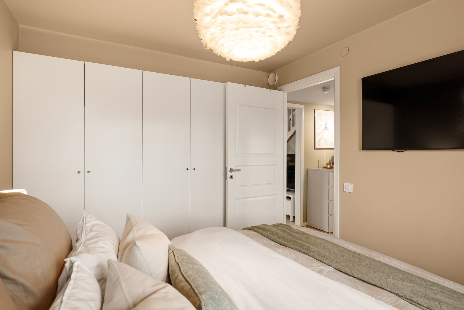 Plass til et stort garderobeskap. Galleribilde