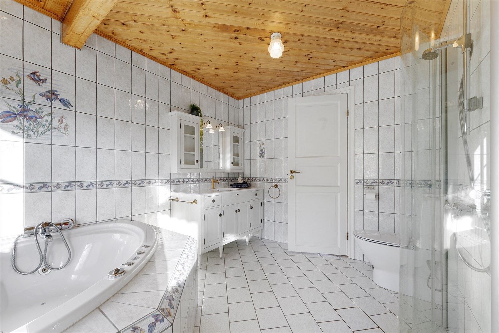 Bad hovedetasje Galleribilde