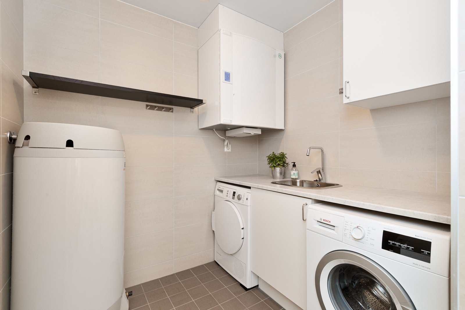 Vaskerom Galleribilde