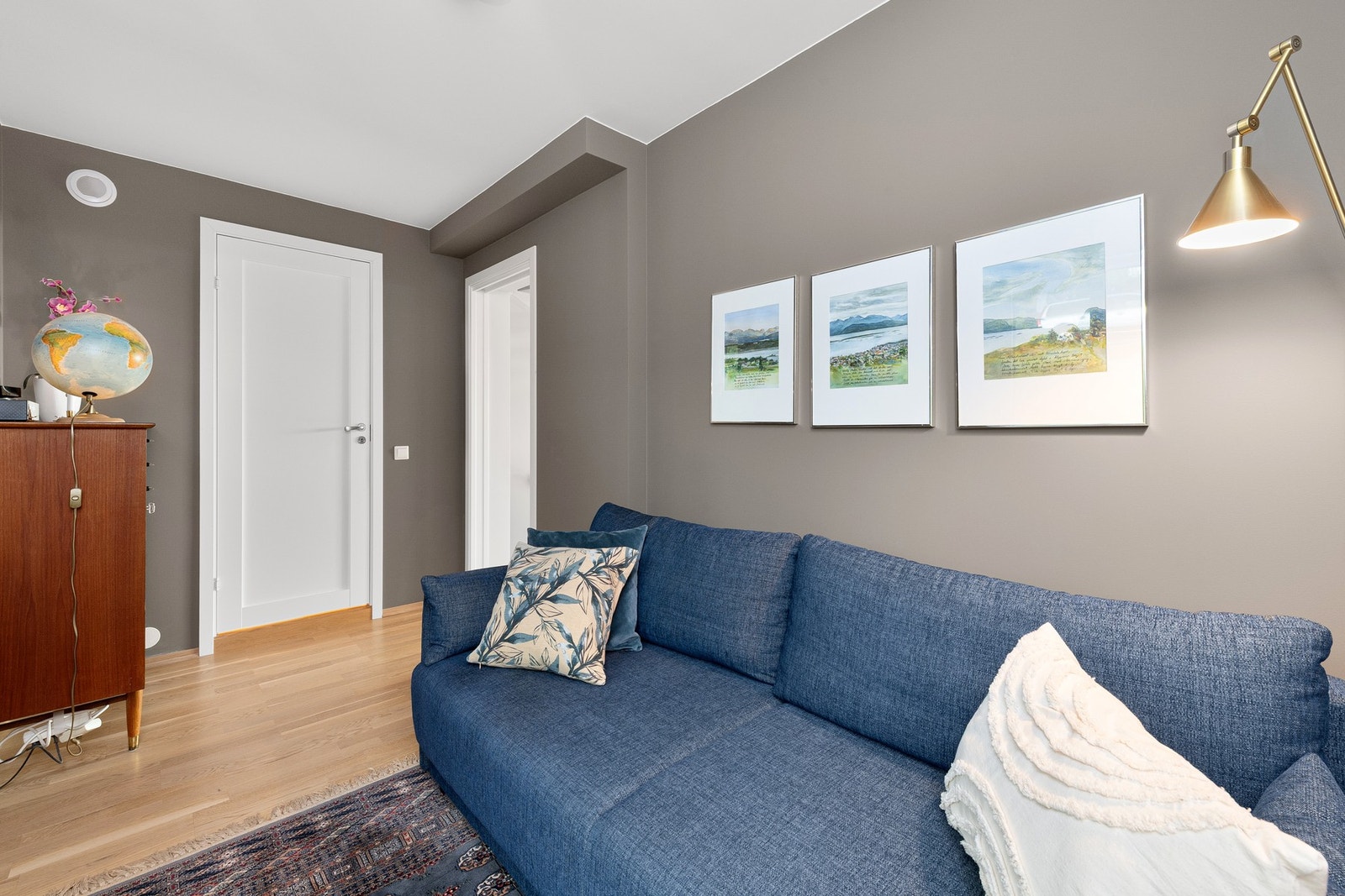 Fra soverom er det inngang til bad Galleribilde