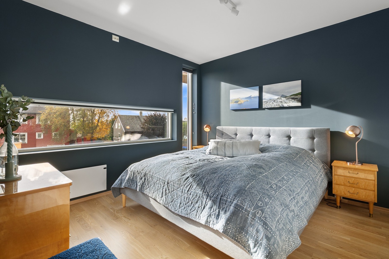 Hovedsoverom i 2.etasje med parkettgulv Galleribilde