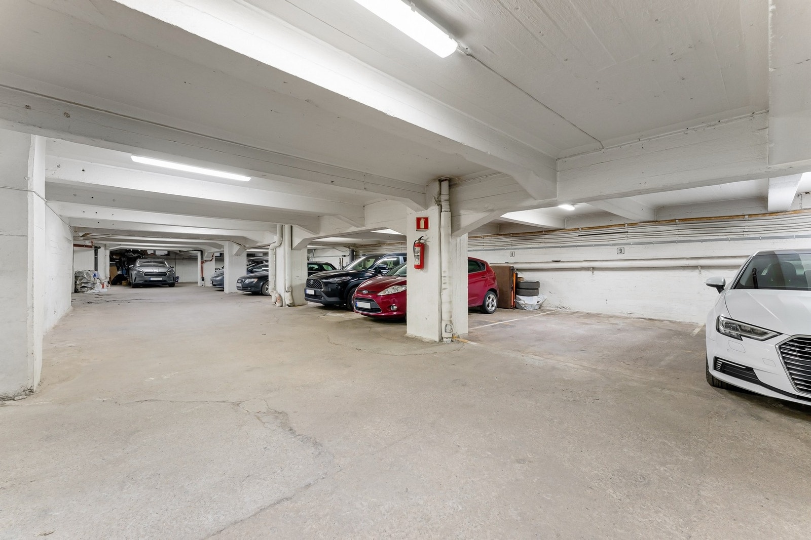 Det er mulighet for garasjeleie av borettslaget etter venteliste og ansiennitet, som fordeles av styret. Galleribilde