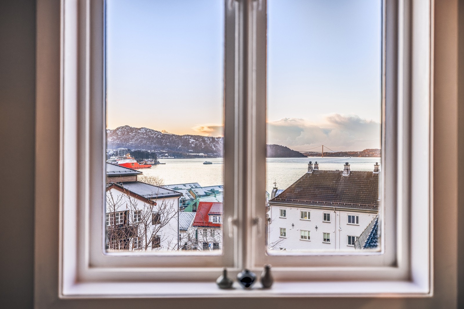 - Nydelig utsikt mot Byfjorden og innseilingen - Galleribilde