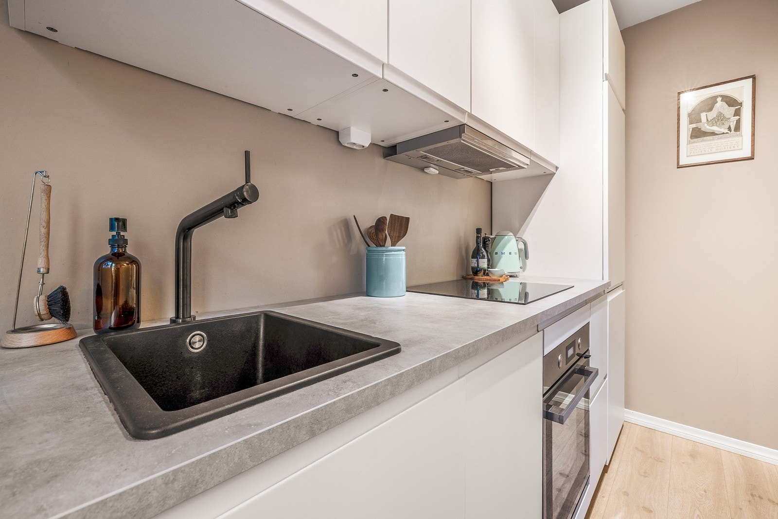 - Integrerte hvitevarer medfølger i handelen - Galleribilde