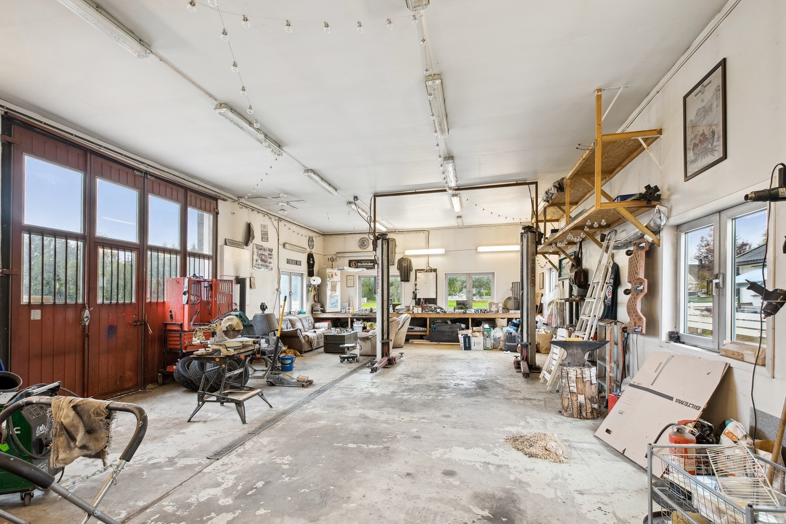 Plass til sittegruppe og egen vedovn. Galleribilde