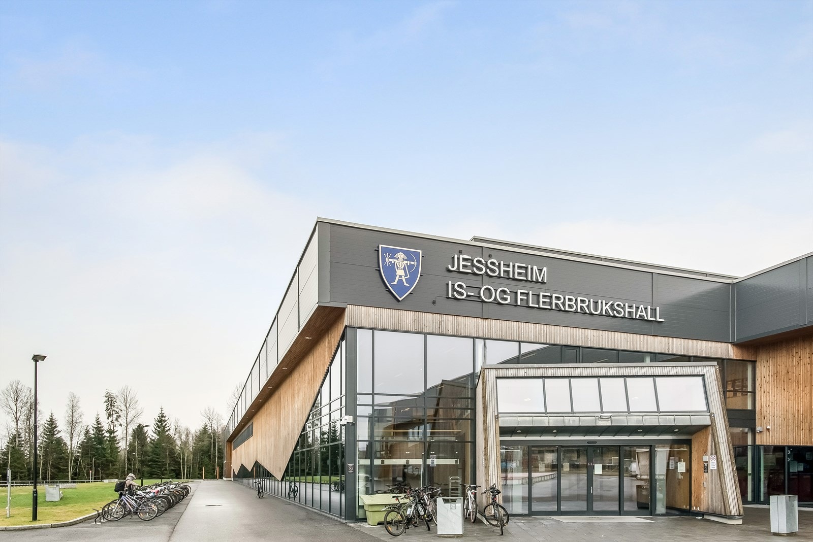 Eiendommen ligger sentralt til med gåavstand til buss og sykkelavstand til alle byens fasiliteter. Galleribilde