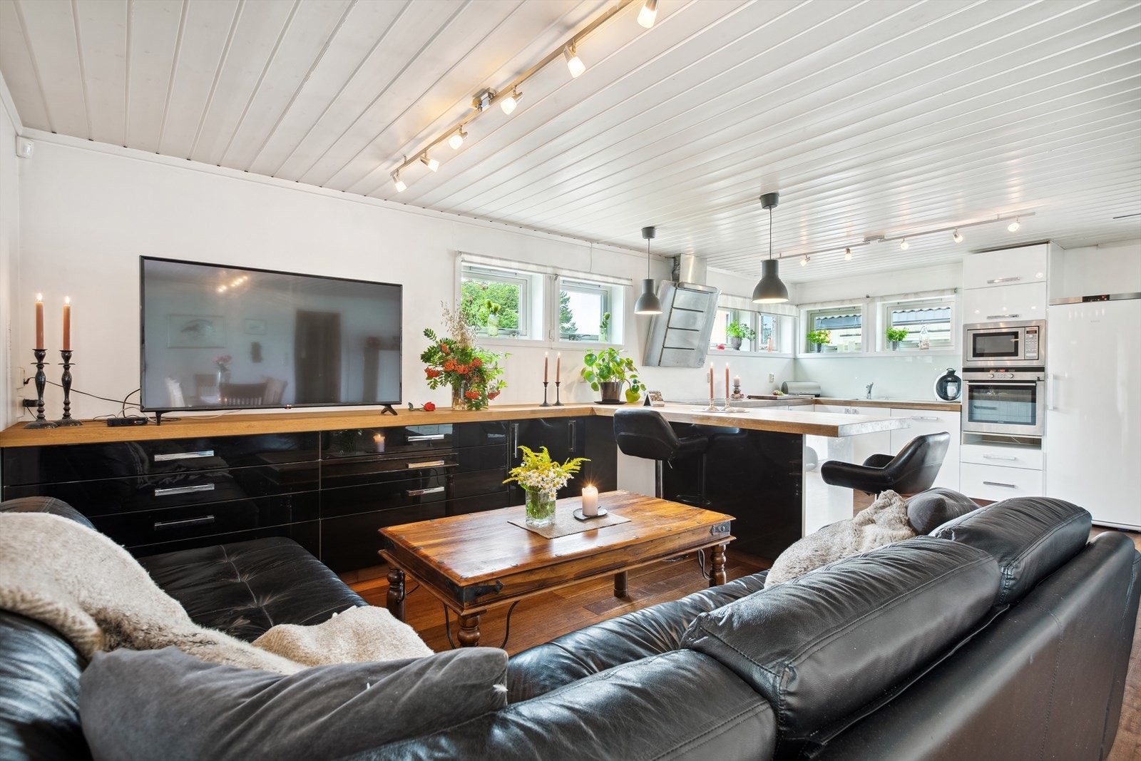 Kryp opp i sofaen etter middagen og nyt en fin film med familien. Galleribilde