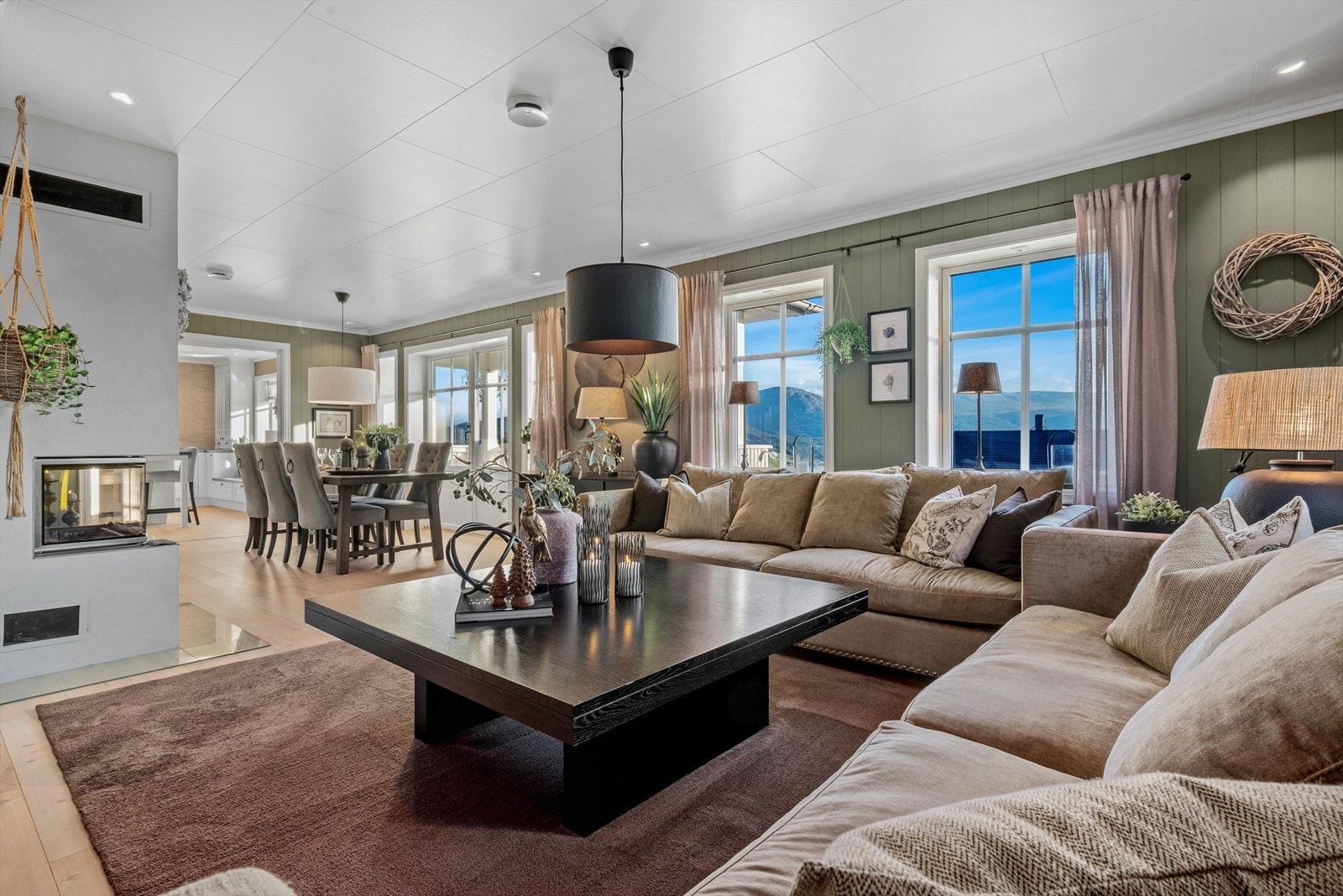 Boligen har også et velregulert inneklima, takket være balansert ventilasjon med varmegjenvinning, og en moderne varmepumpe. Galleribilde