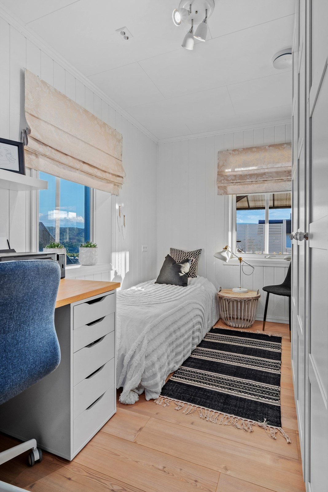 Selv med to vinduer holder soverommene alltid en komfortabel temperatur, takket være ventilasjonsanlegget. Galleribilde