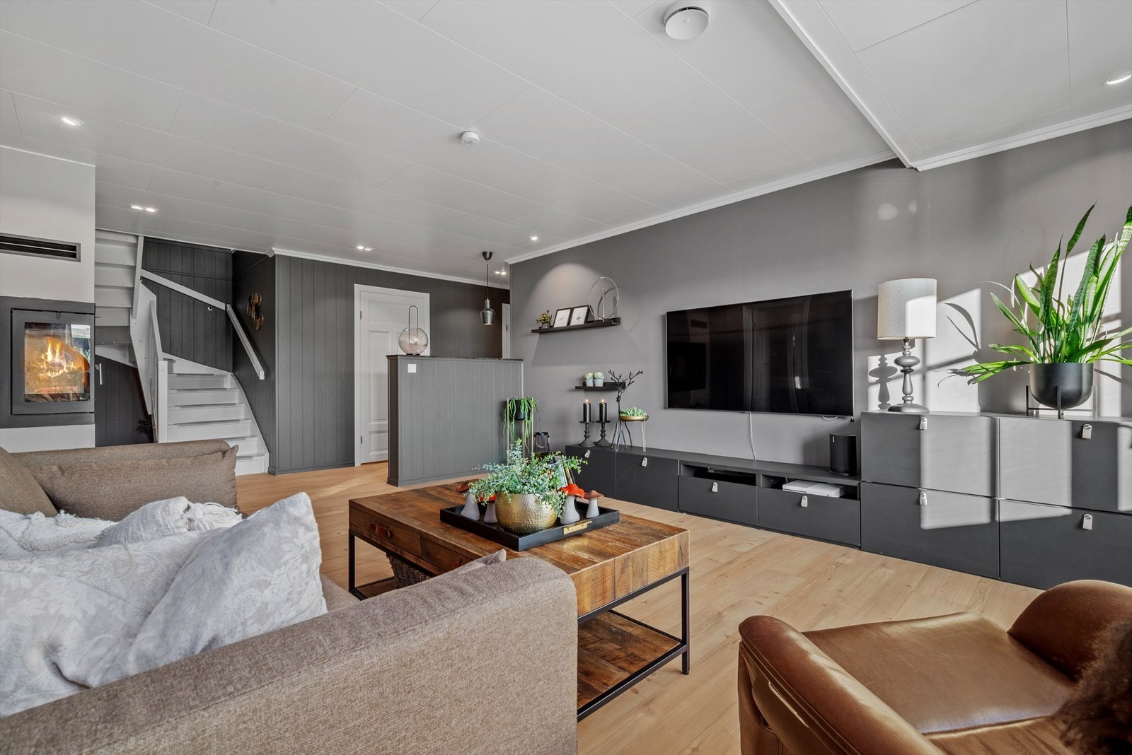 Kjellerstuen måler ca. 23 kvm, og er utstyrt med vedovn. Galleribilde