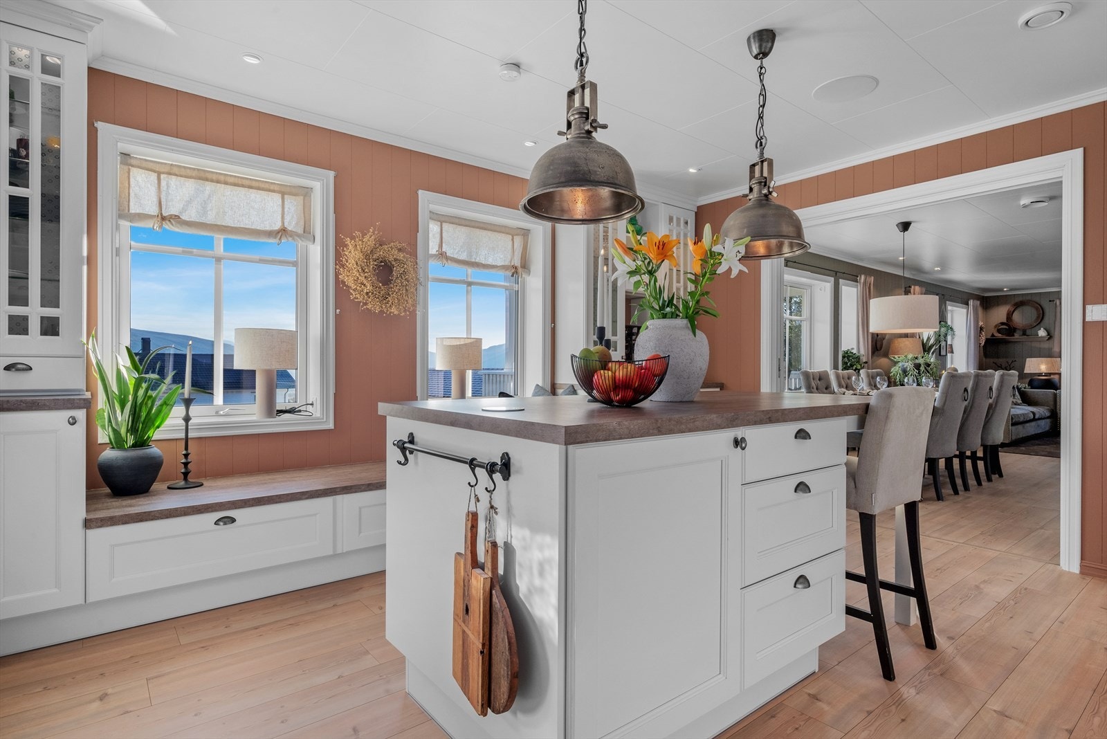 Kjøkkeninnredningen er levert av kavlitetsprodusenten Fossline. Galleribilde