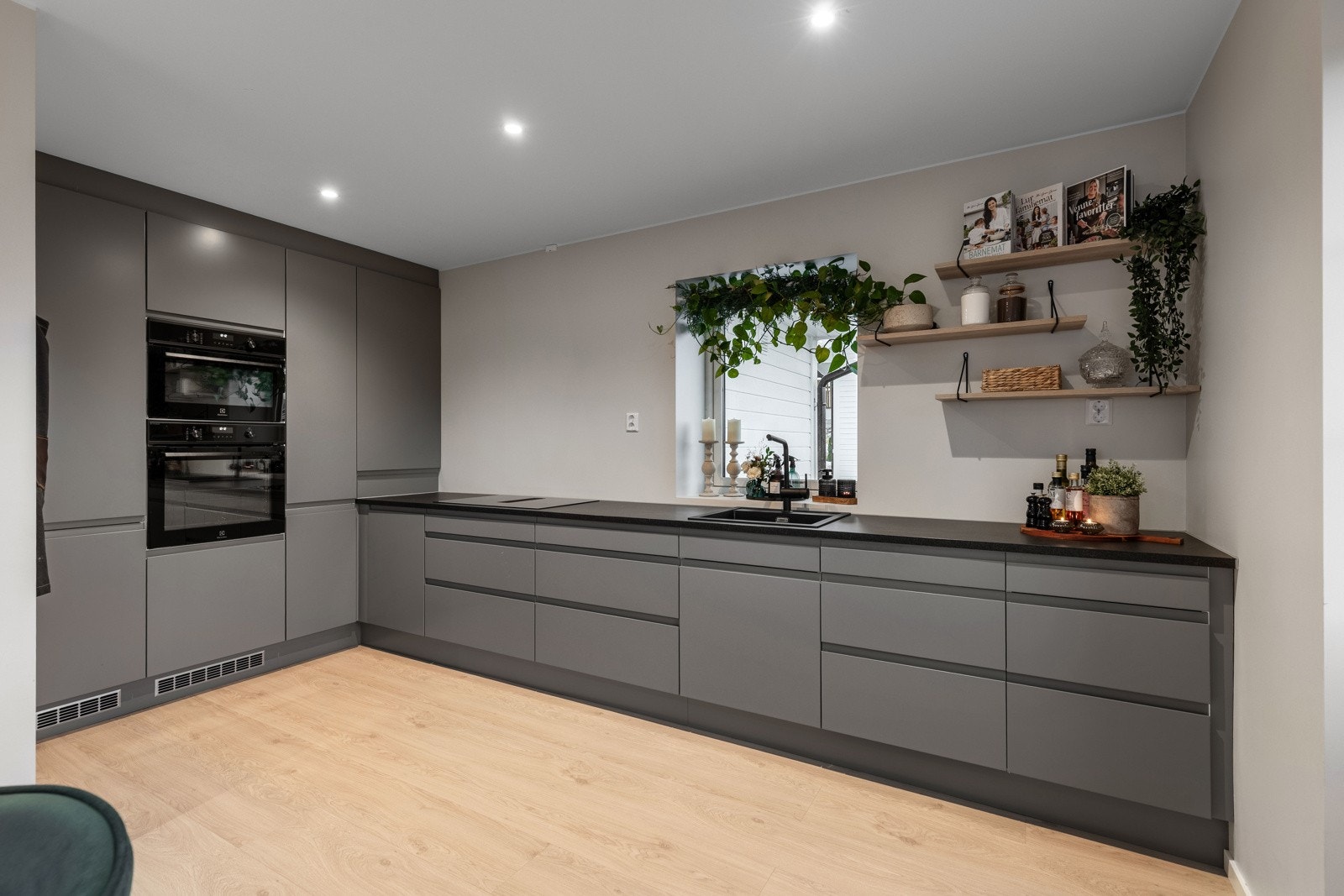 Kjøkkenet fra Norema (2024) kombinerer moderne design med høy funksjonalitet Galleribilde