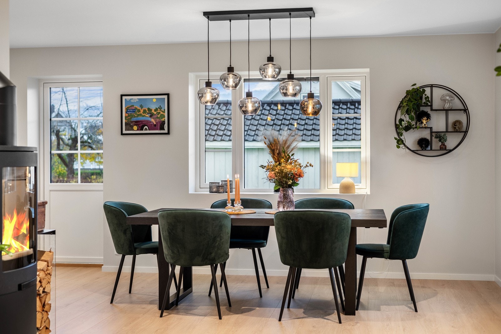 Fra spisesone/kjøkken er det også utgang til terrasse Galleribilde