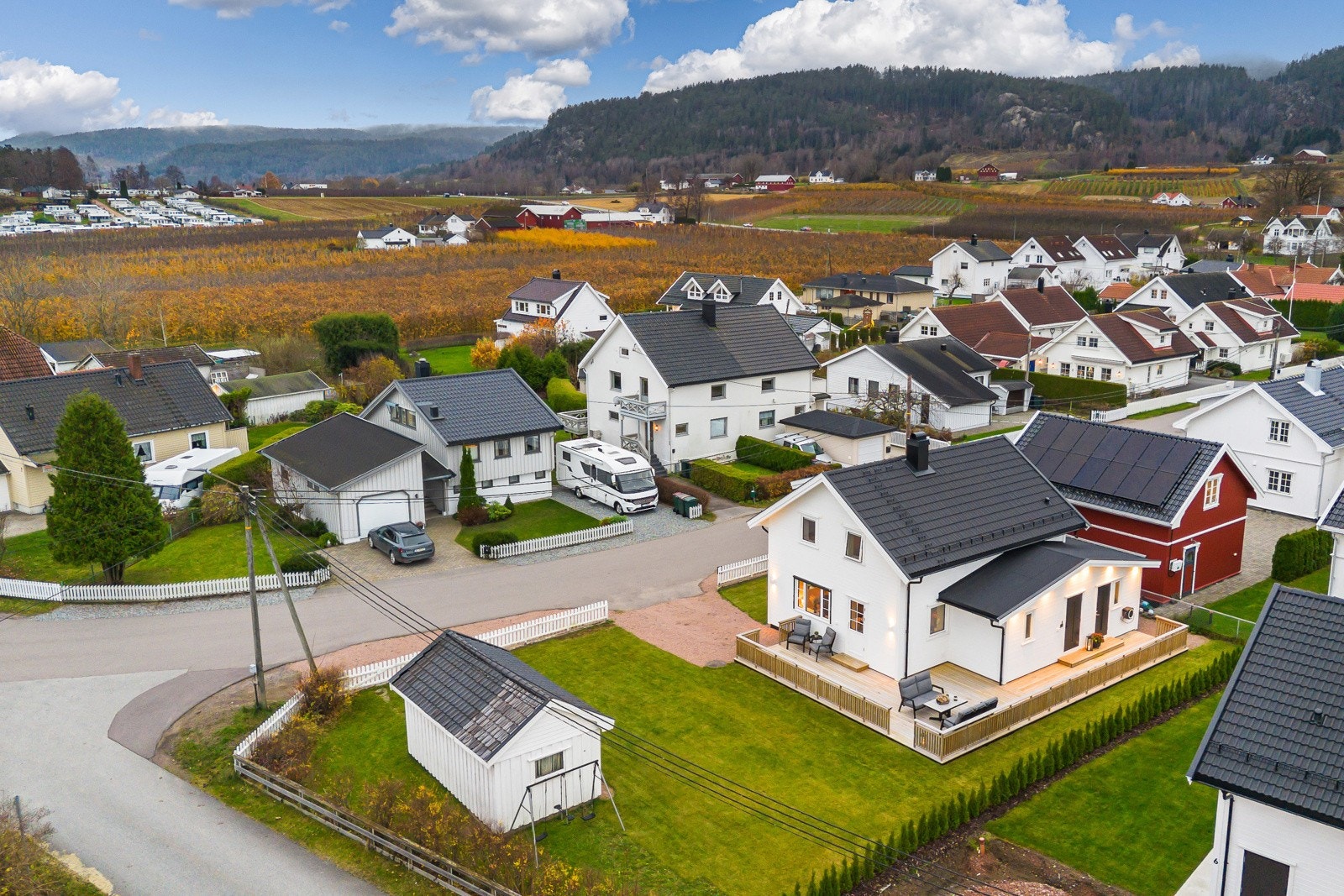 Innbydende og familievennlig enebolig over 2 plan med attraktiv beliggenhet Galleribilde