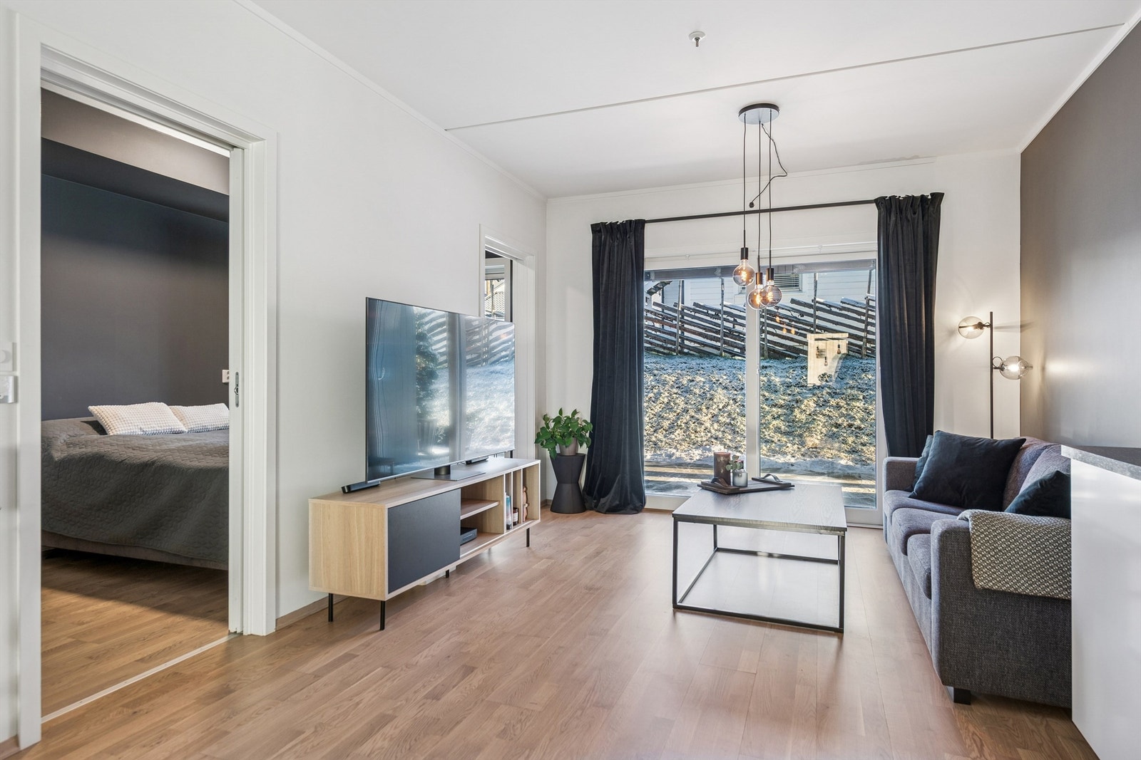 En moderne og arealeffektiv leilighet fra 2020 med gjennomgående god standard. Galleribilde