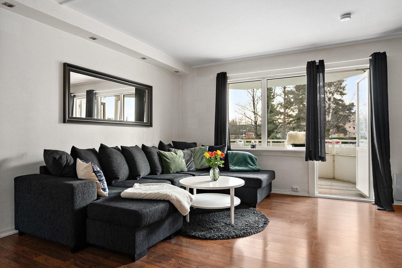 OBOS Eiendomsmeglere ved Guro S. Røysi har gleden av å presentere en stor og innbydende 2-roms med attraktiv beliggenhet på Flaen. Foto:Kristyna Hodakova Galleribilde