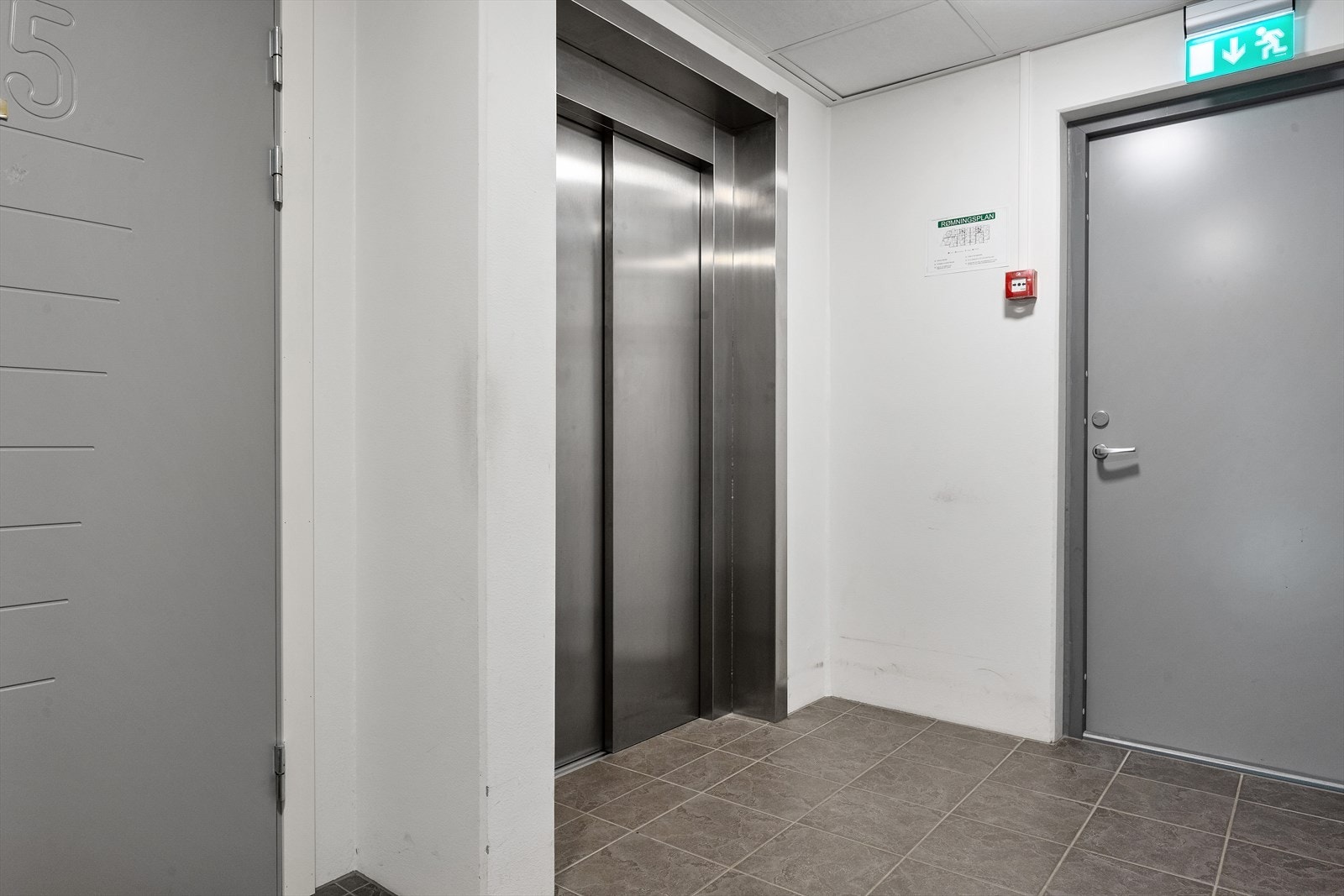 Det er kort vei fra heisen til boligen Galleribilde