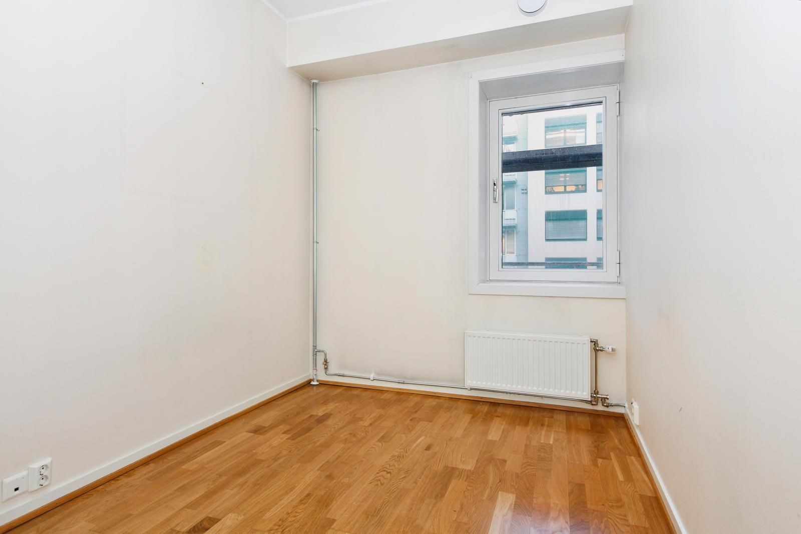 Soverom mot vindu Galleribilde