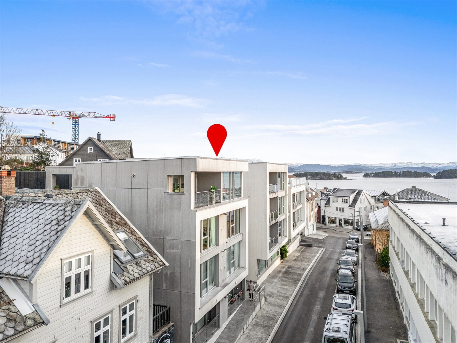 Toppleilighet midt i Leirvik sentrum Galleribilde