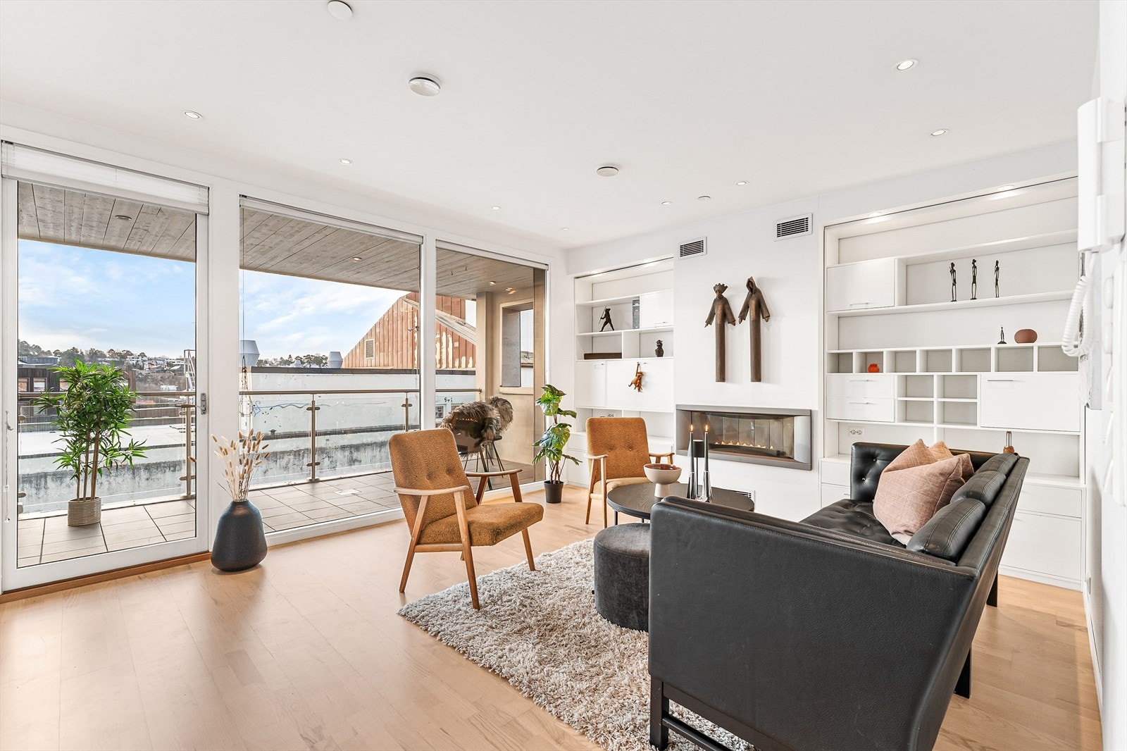 Utgang til overbygd balkong m/gode solforhold Galleribilde