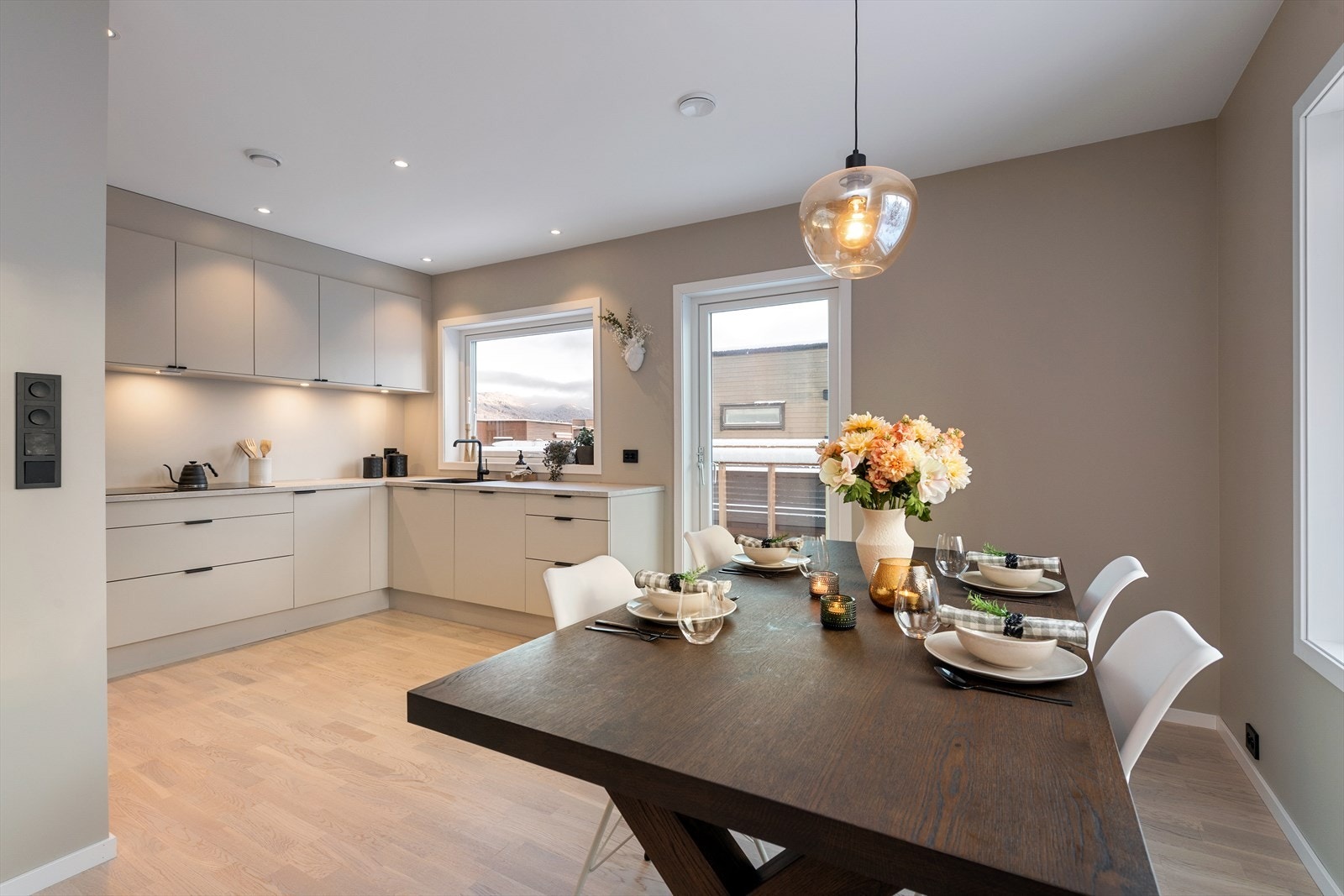 En lekker nyere halvpart av tomannsbolig på Flisnes. Galleribilde