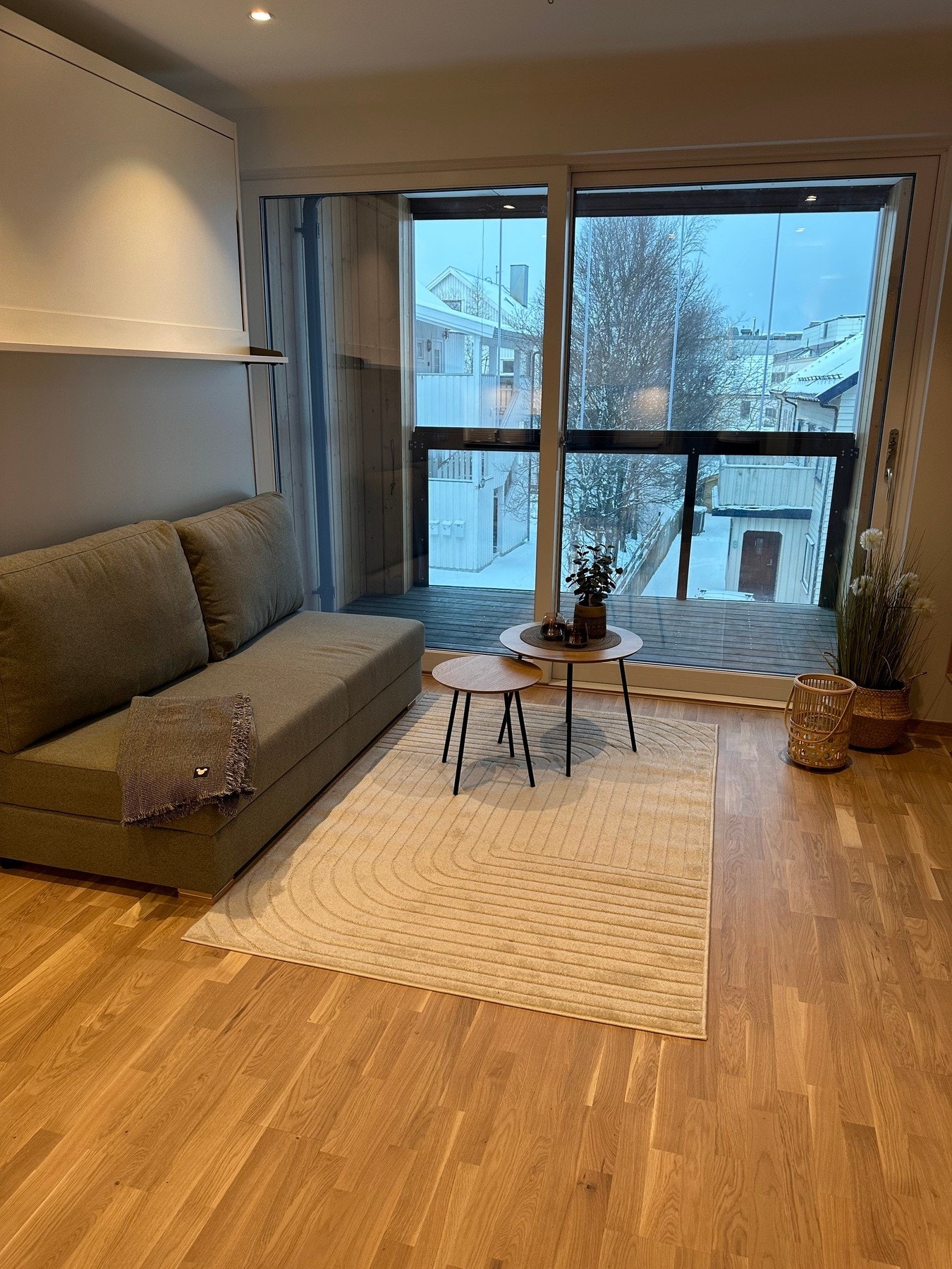 Compact Living-konseptet gjør at leiligheten kjapt og enkelt omgjøres fra stue til soverom når kvelden kommer. Galleribilde