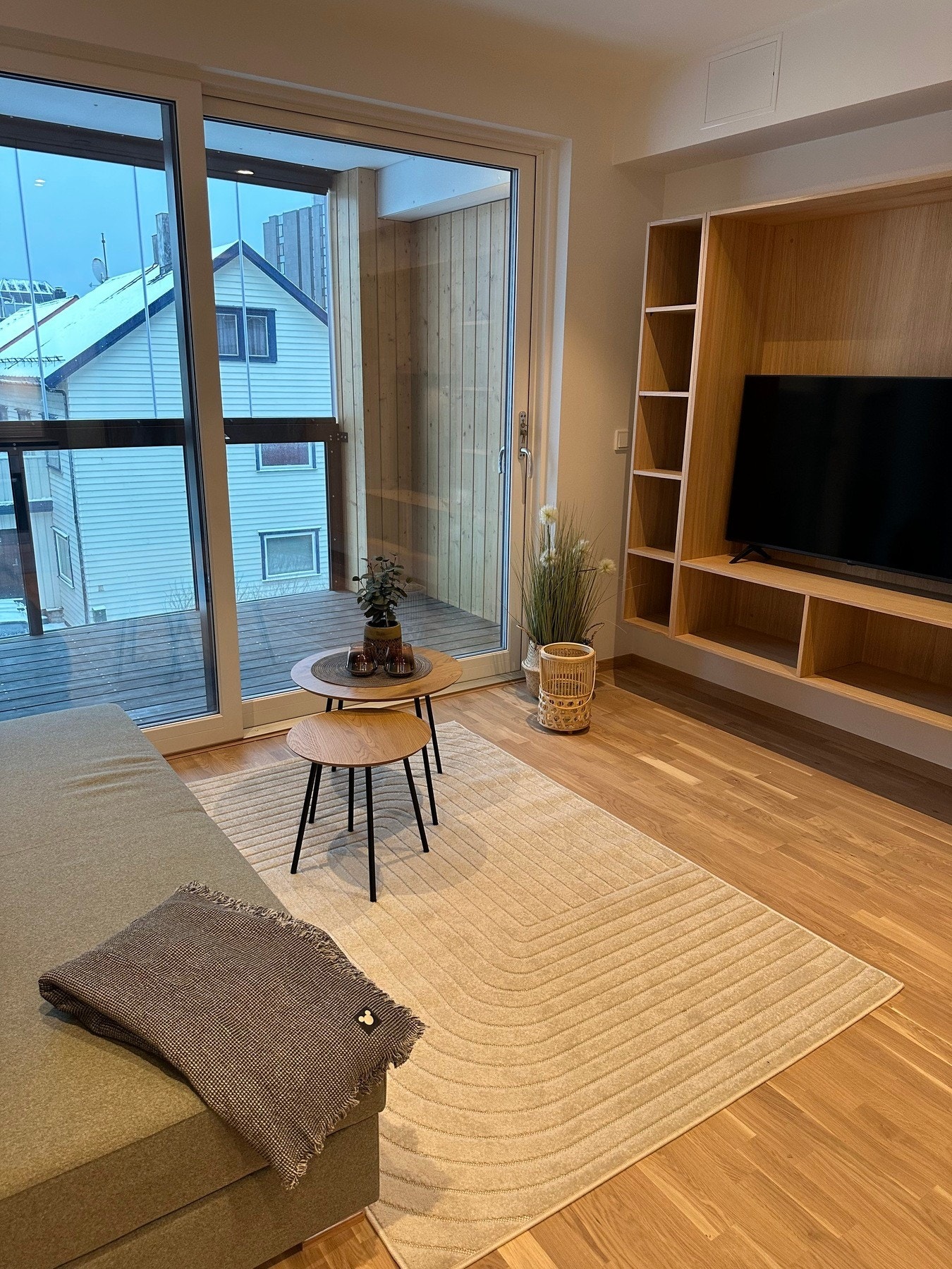 Compact Living-konseptet gjør at leiligheten kjapt og enkelt omgjøres fra stue til soverom når kvelden kommer. Galleribilde