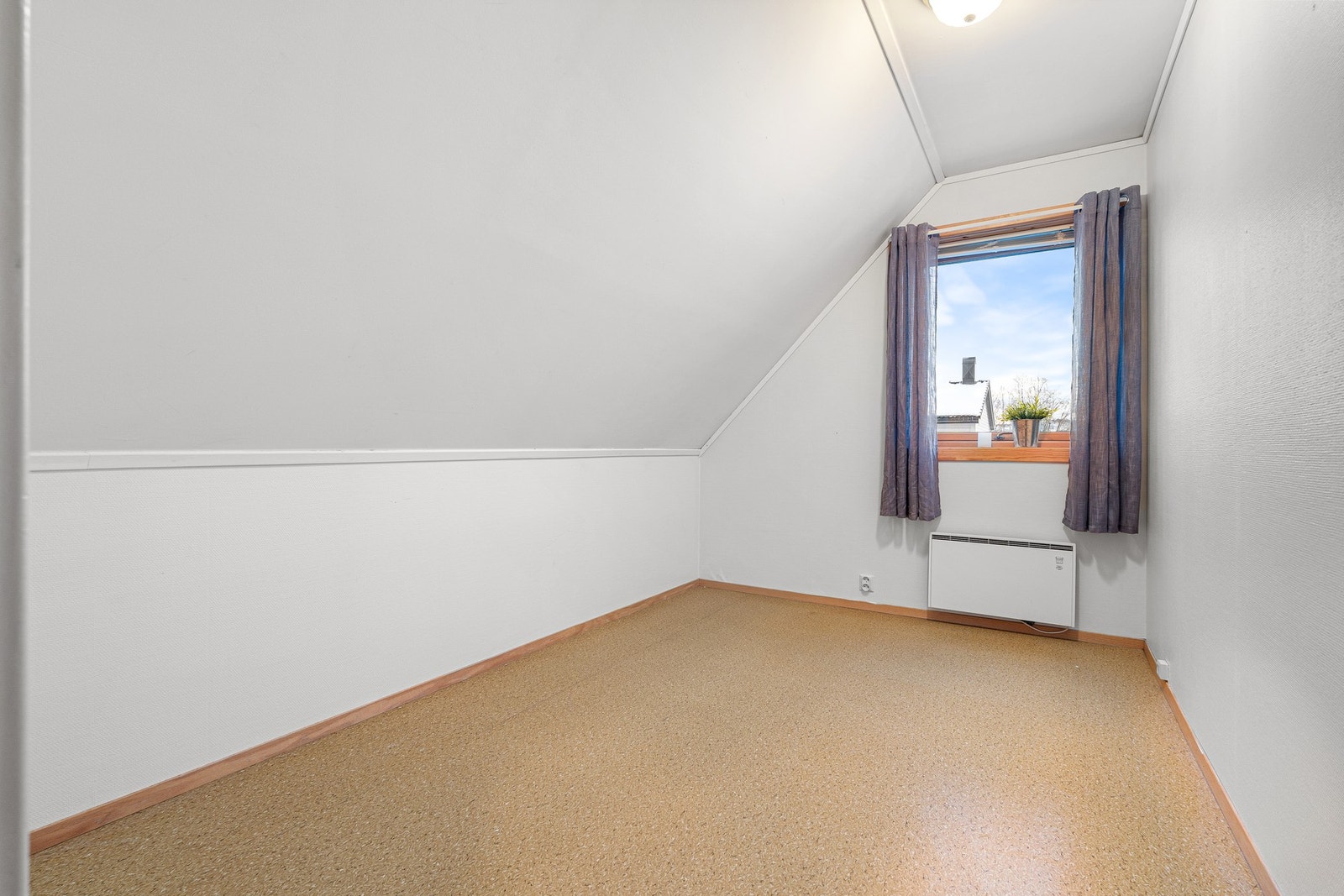 Soverom tre på 7,5 m², perfekt som barnerom eller gjesterom. Galleribilde